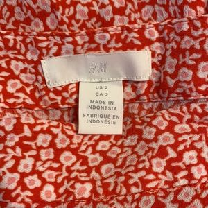 Adorable H&M floral skirt